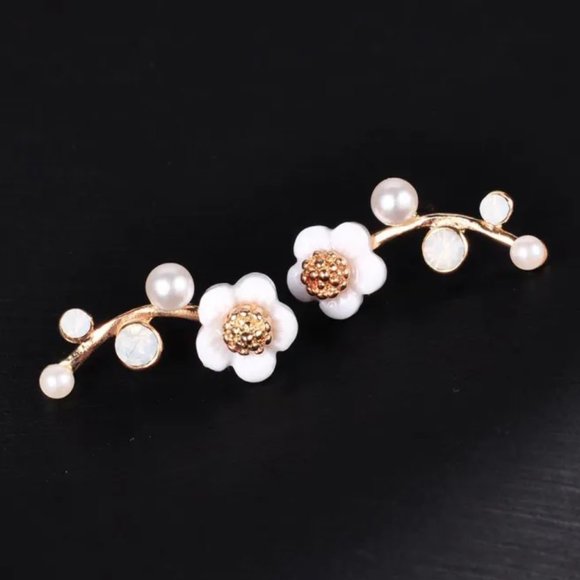 Floral Flower Climber Pearl Stud Earrings New - Picture 8 of 12